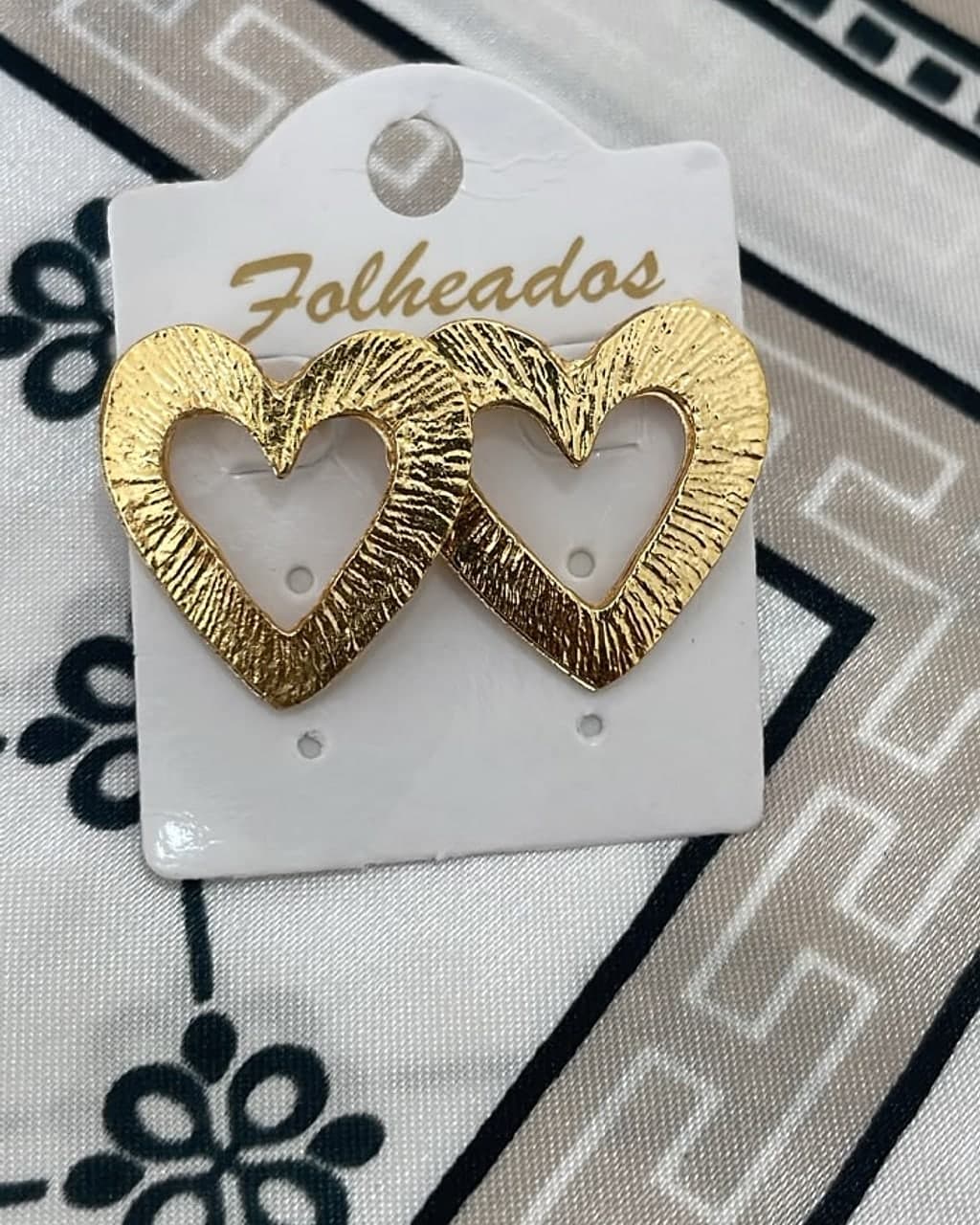 Brinco Dourado Coração Vazado