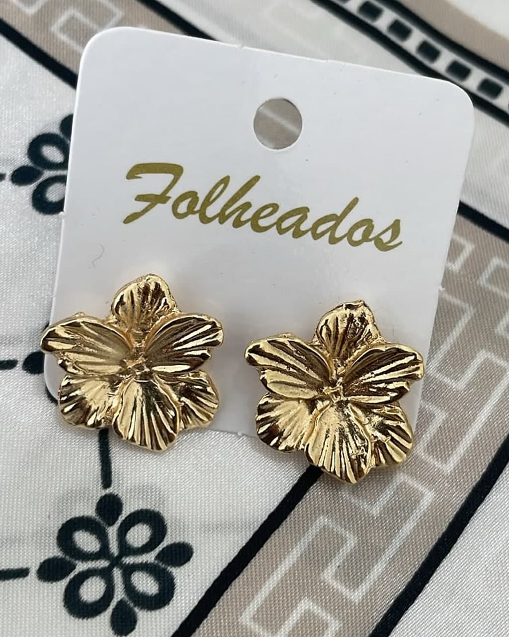 Brinco Dourado Flor Cinco Pétalas