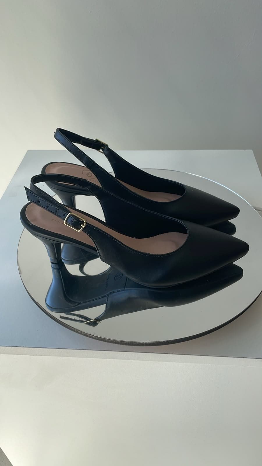 Scarpin Slingback Preto Bico Fino